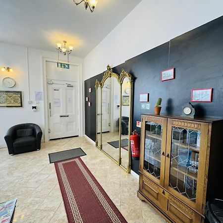 Carlton Court Hotel Eastbourne Bagian luar foto