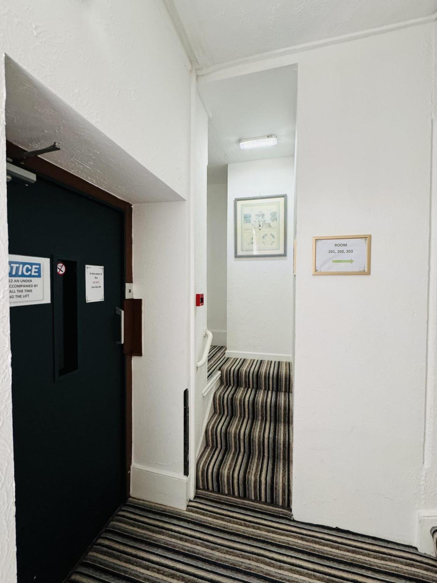 Carlton Court Hotel Eastbourne Bagian luar foto
