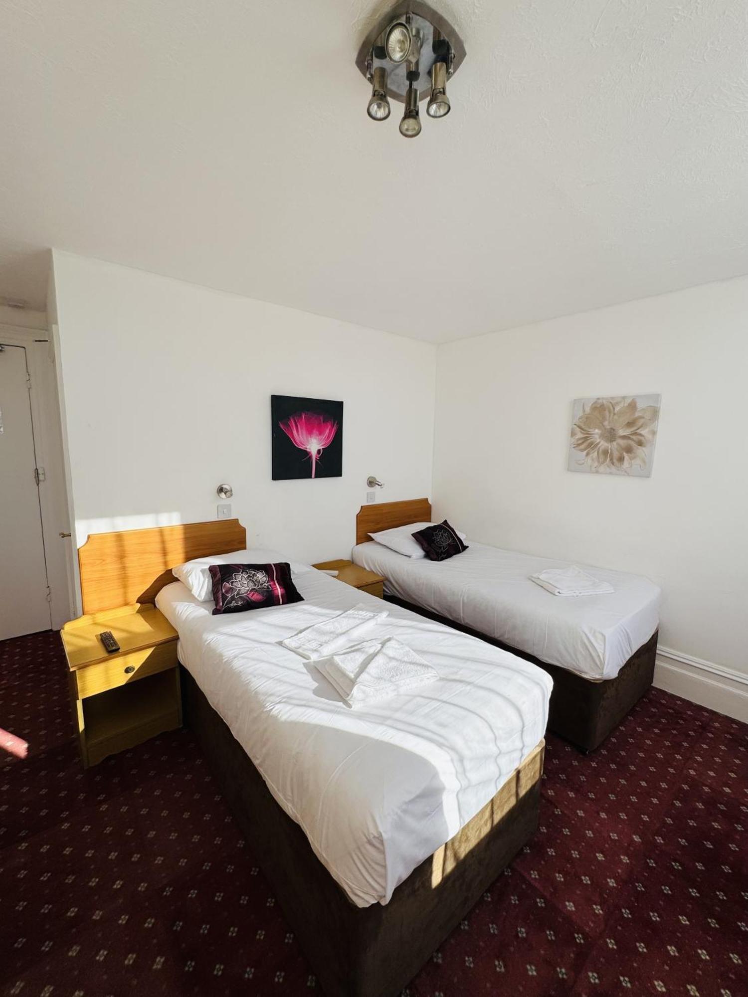 Carlton Court Hotel Eastbourne Bagian luar foto