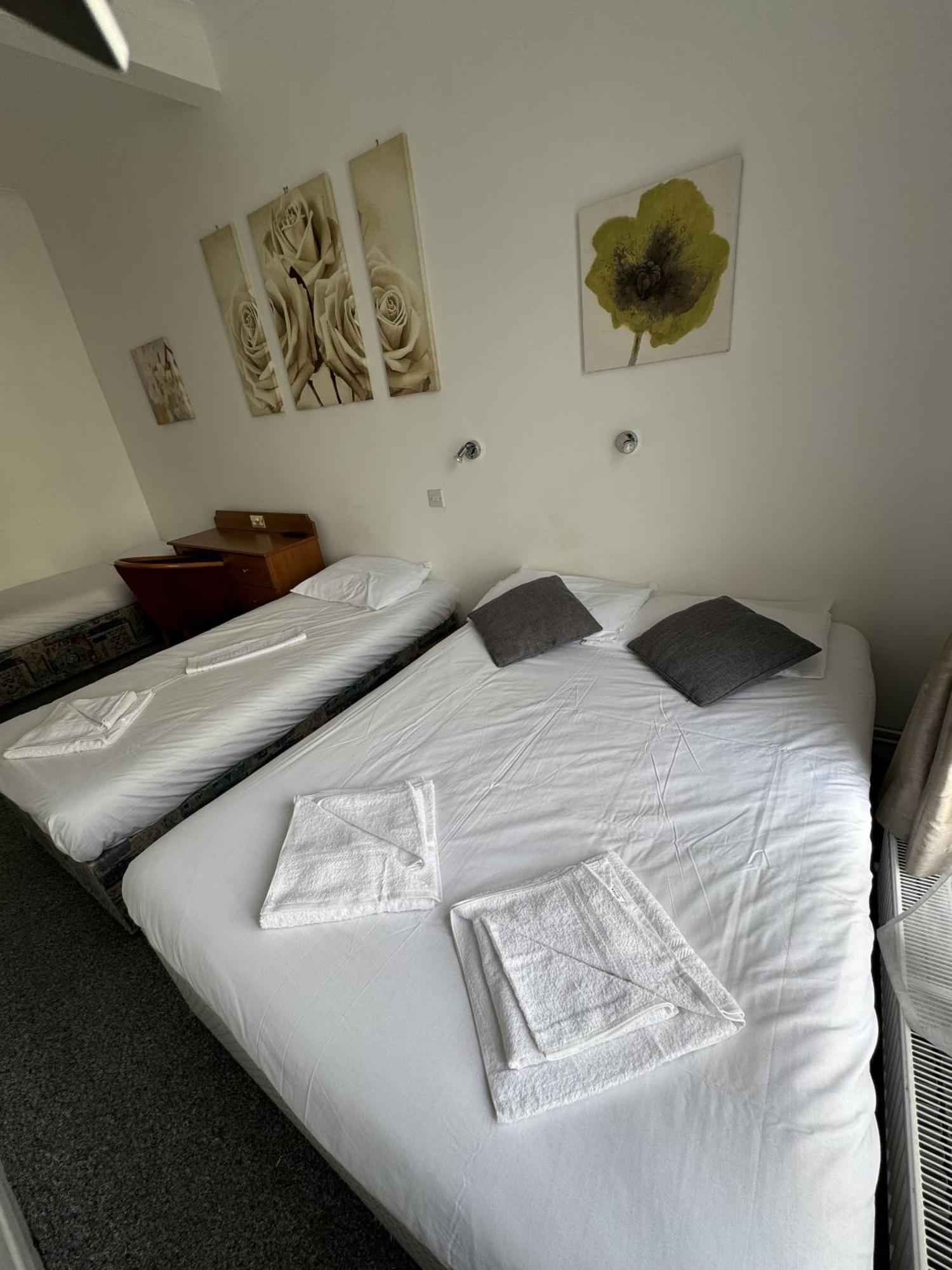 Carlton Court Hotel Eastbourne Bagian luar foto
