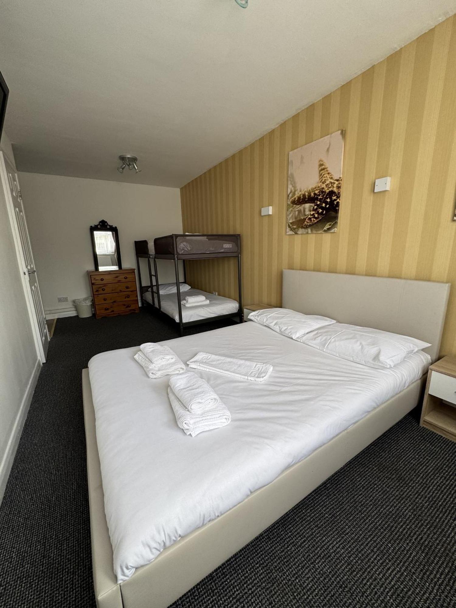 Carlton Court Hotel Eastbourne Bagian luar foto