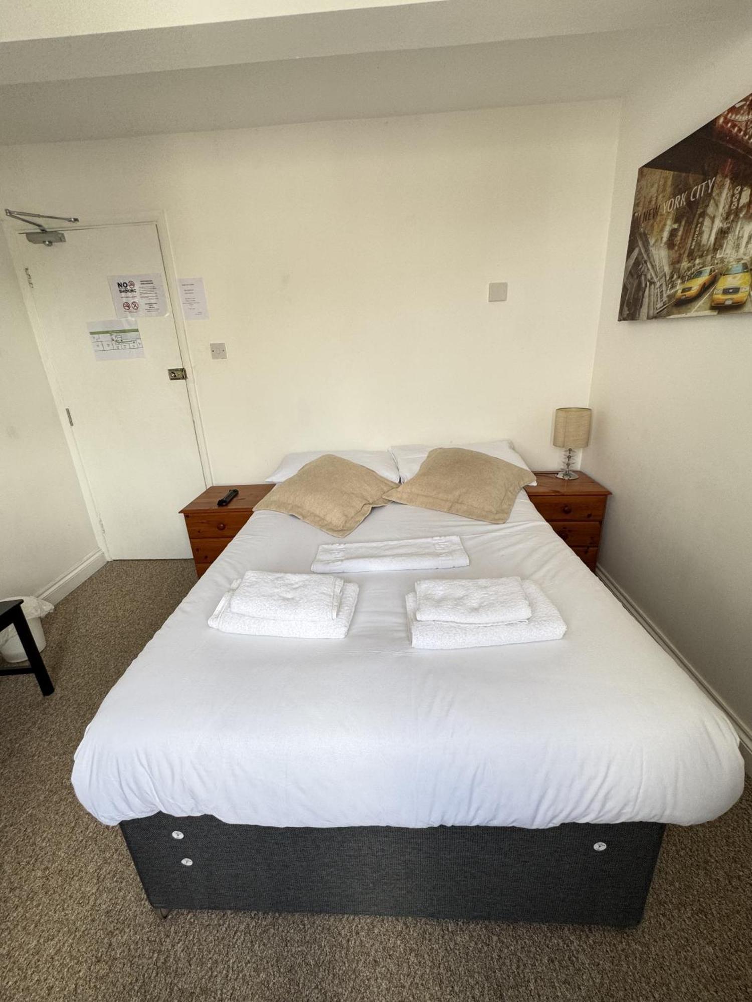 Carlton Court Hotel Eastbourne Bagian luar foto