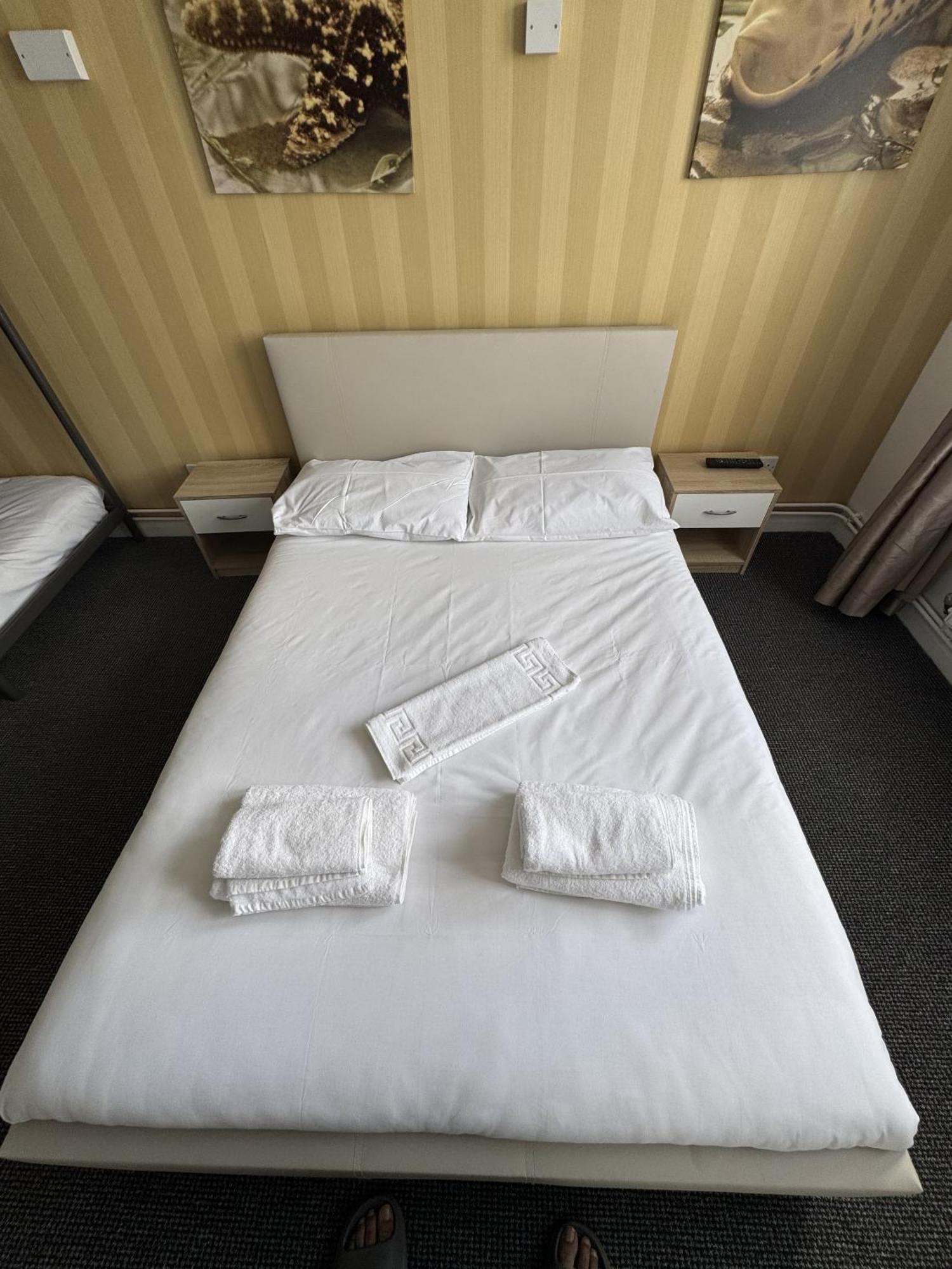 Carlton Court Hotel Eastbourne Bagian luar foto