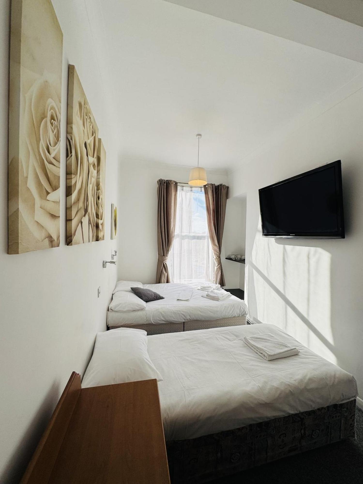 Carlton Court Hotel Eastbourne Ruang foto