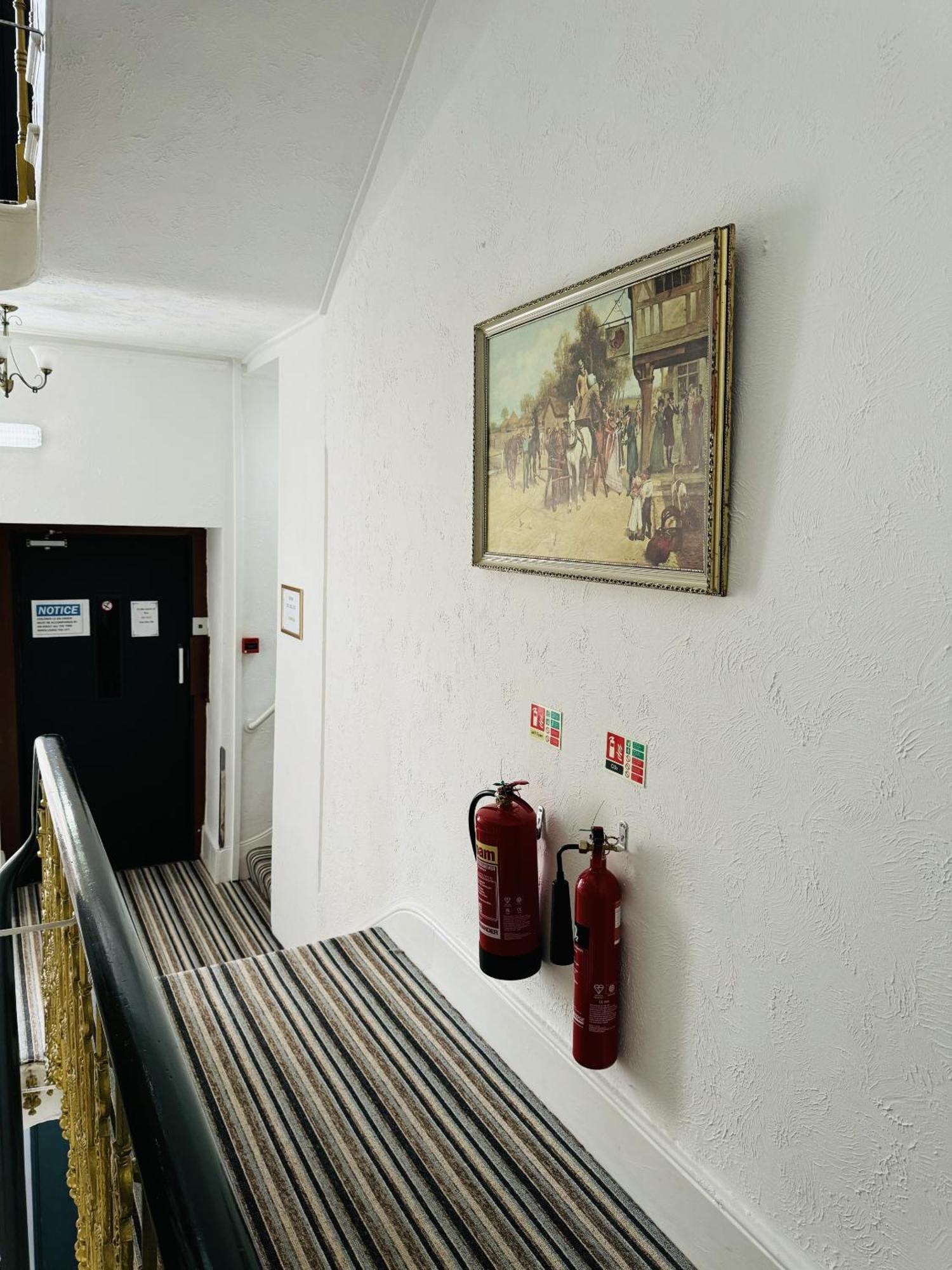 Carlton Court Hotel Eastbourne Bagian luar foto
