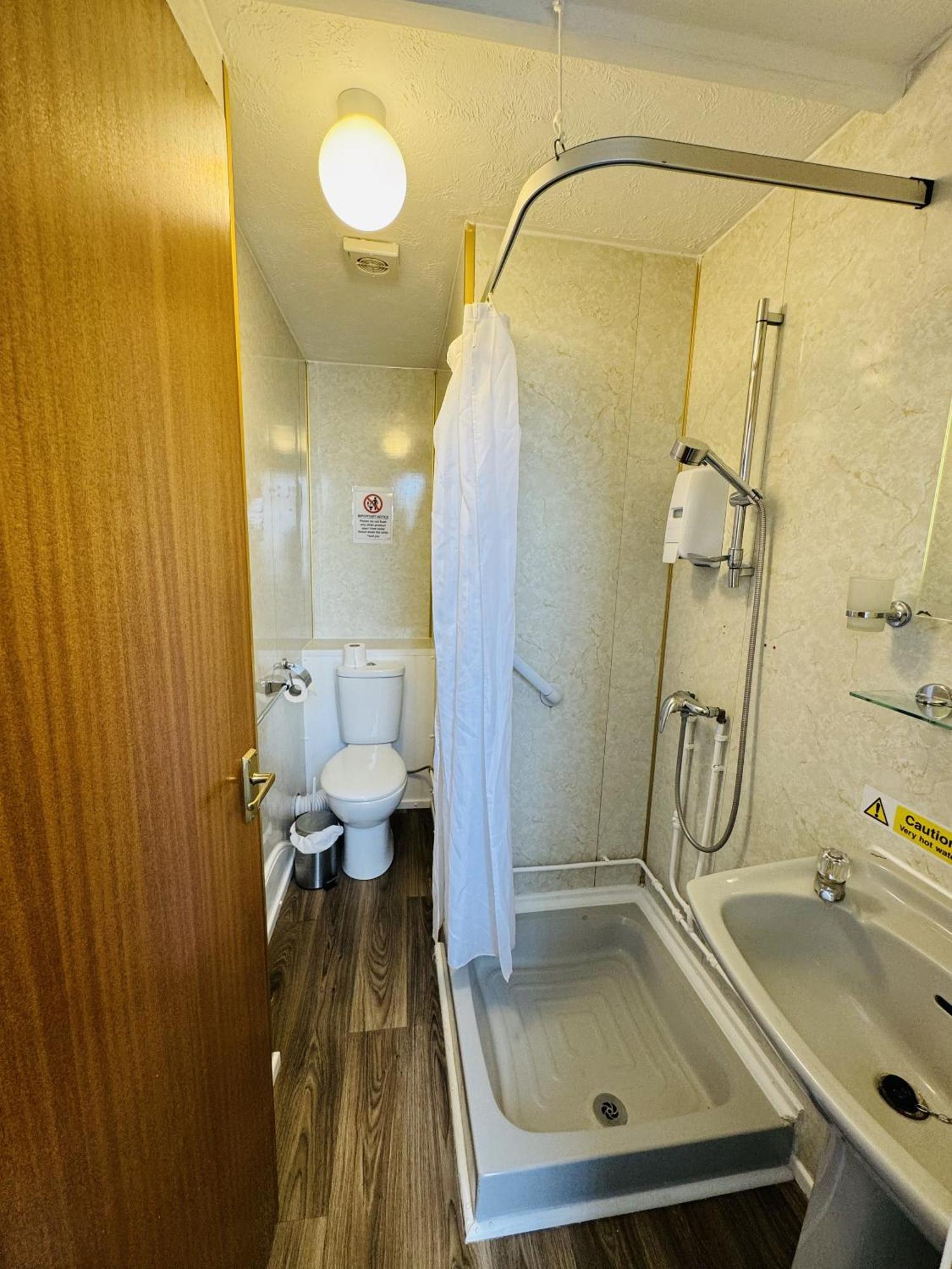 Carlton Court Hotel Eastbourne Ruang foto