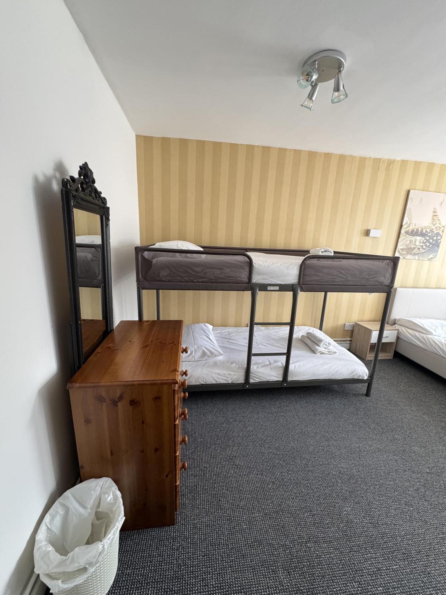 Carlton Court Hotel Eastbourne Bagian luar foto