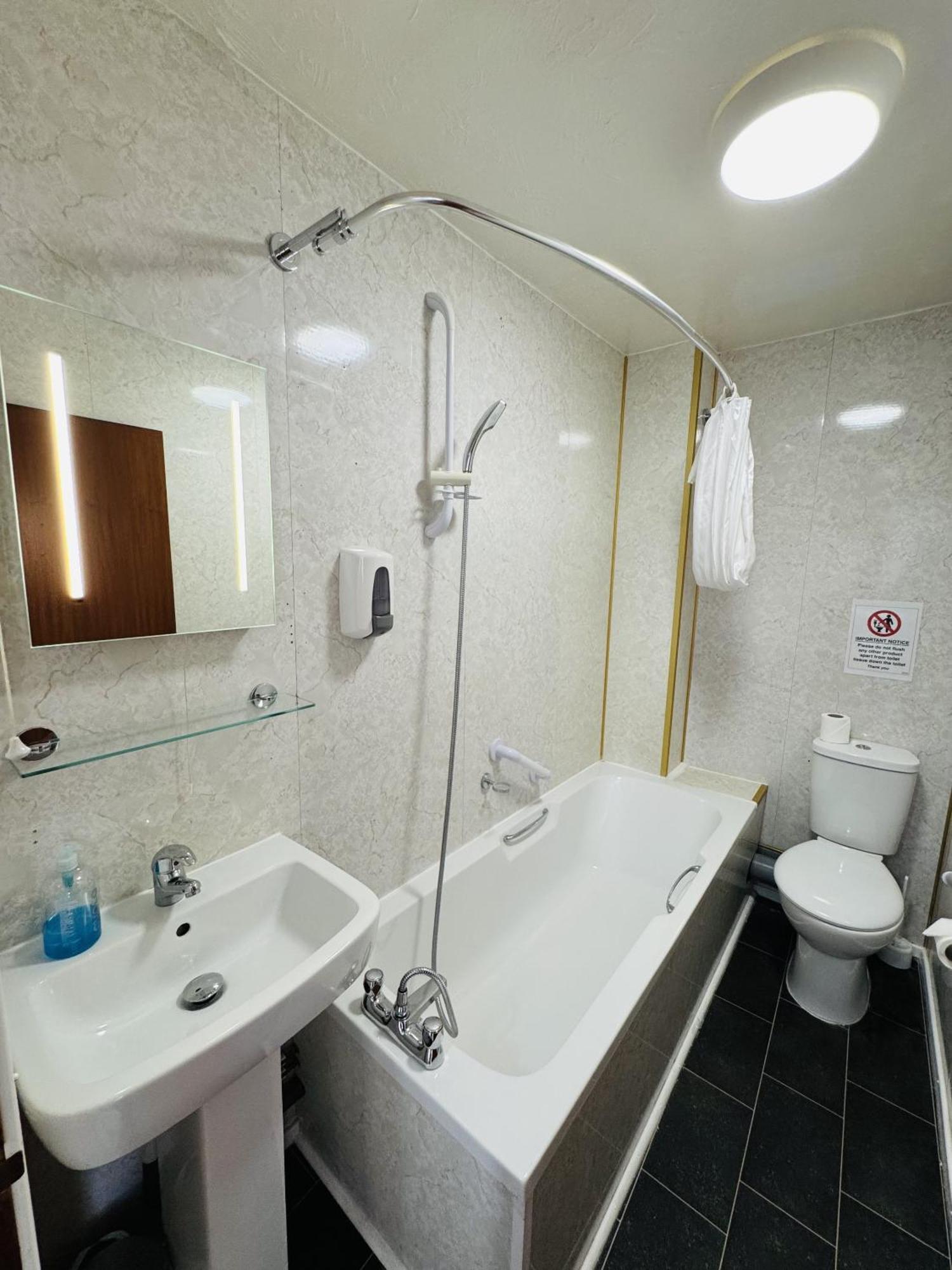 Carlton Court Hotel Eastbourne Ruang foto