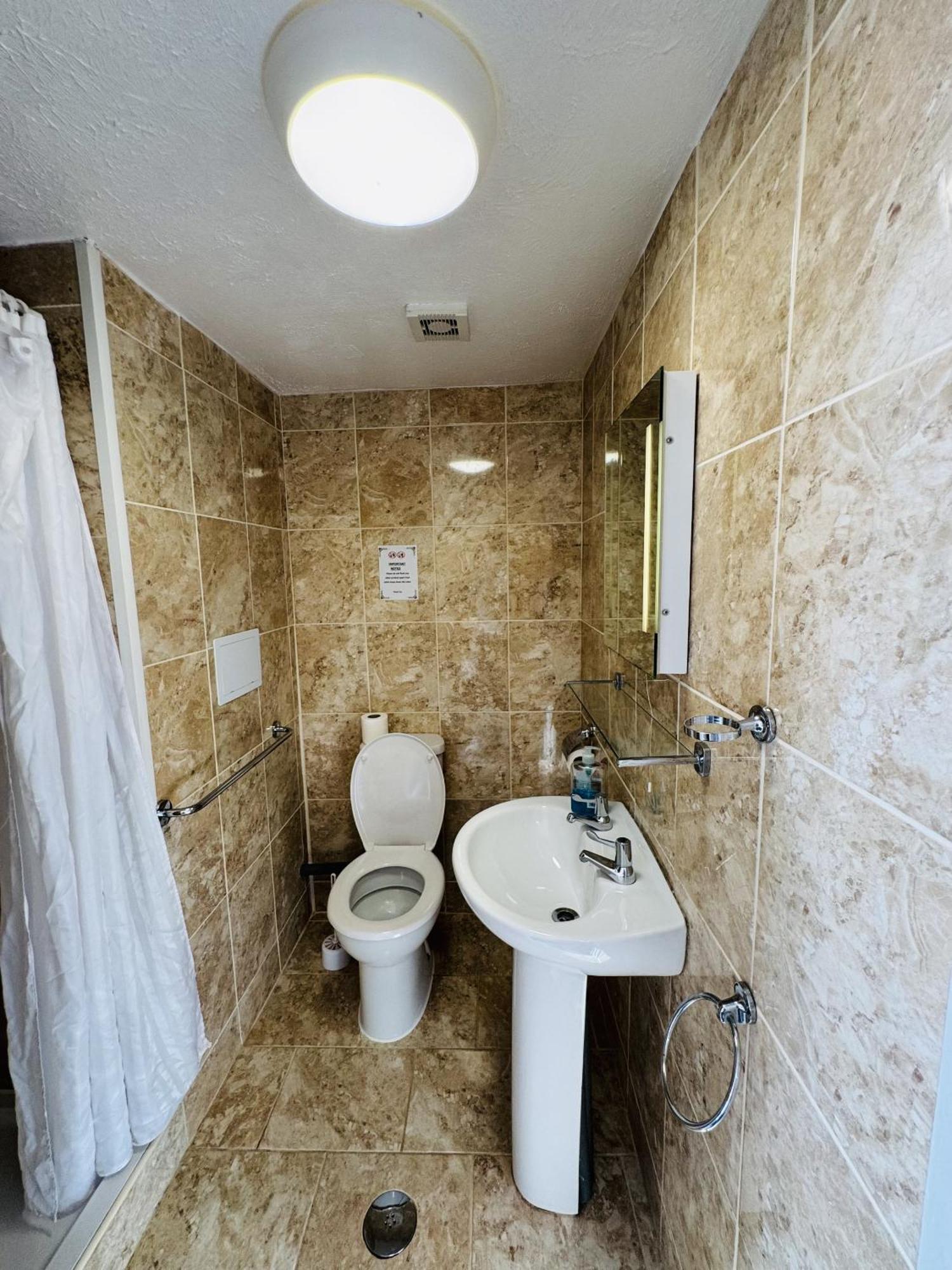 Carlton Court Hotel Eastbourne Ruang foto