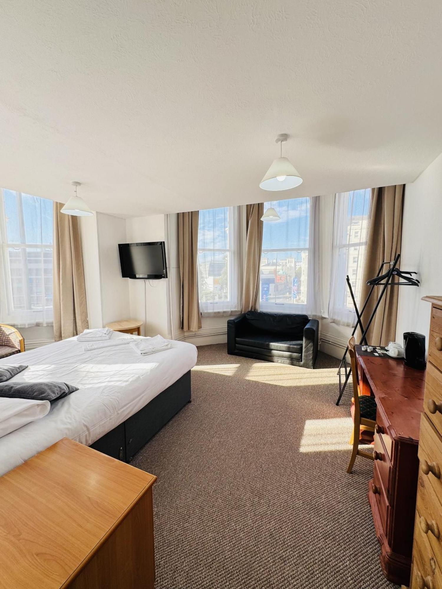 Carlton Court Hotel Eastbourne Ruang foto