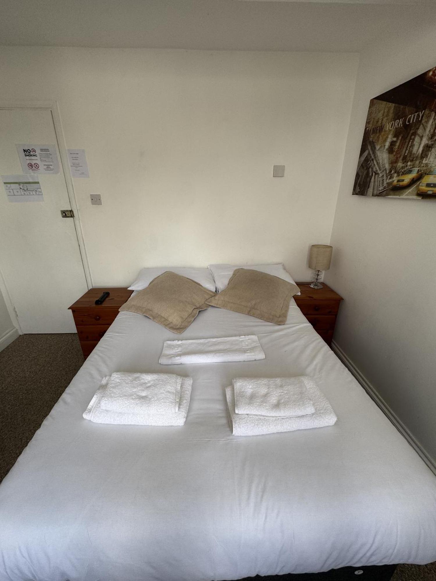 Carlton Court Hotel Eastbourne Ruang foto