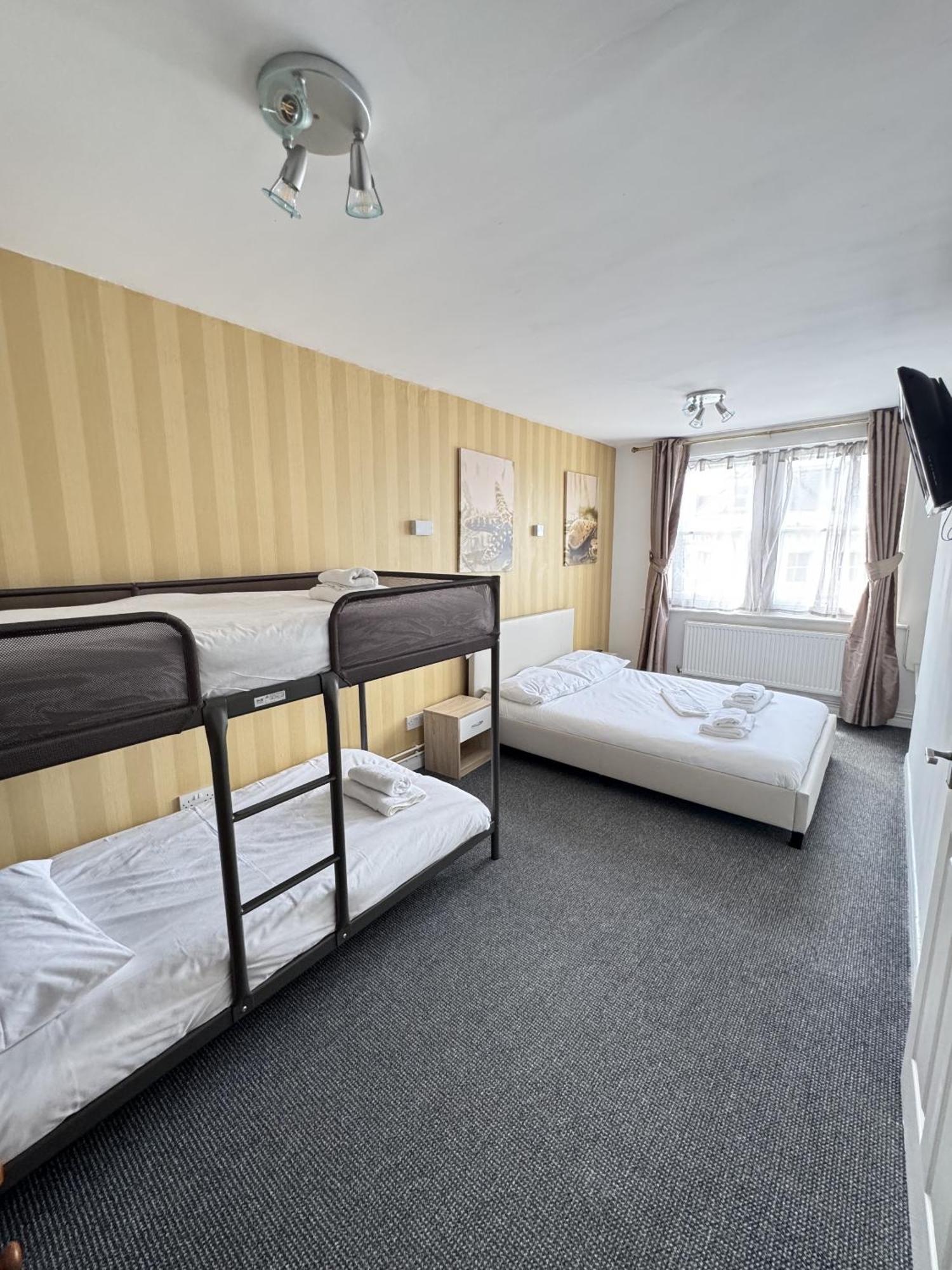 Carlton Court Hotel Eastbourne Ruang foto
